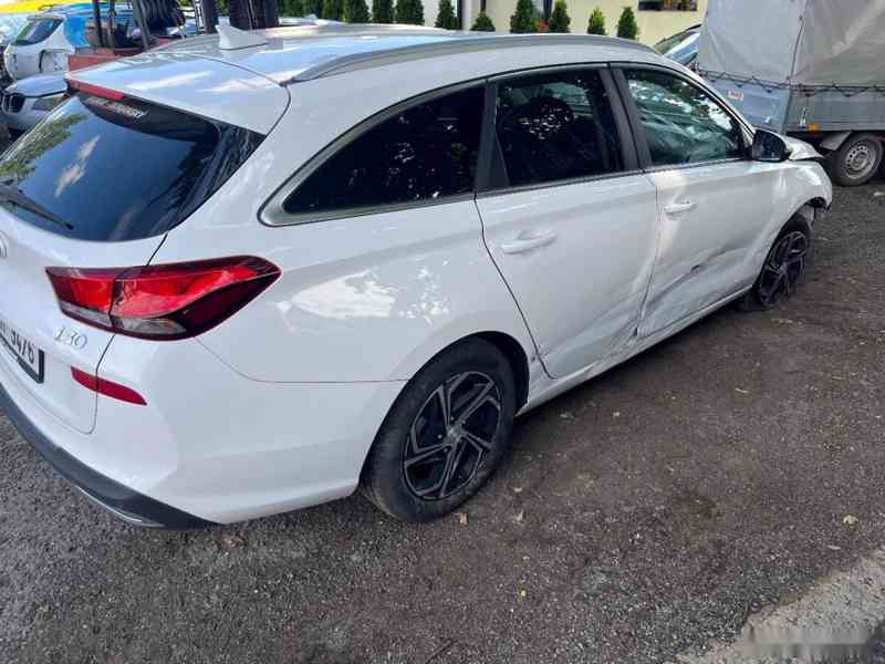 Hyundai I30 1.0i 88kw rok 8.2022 - foto 2