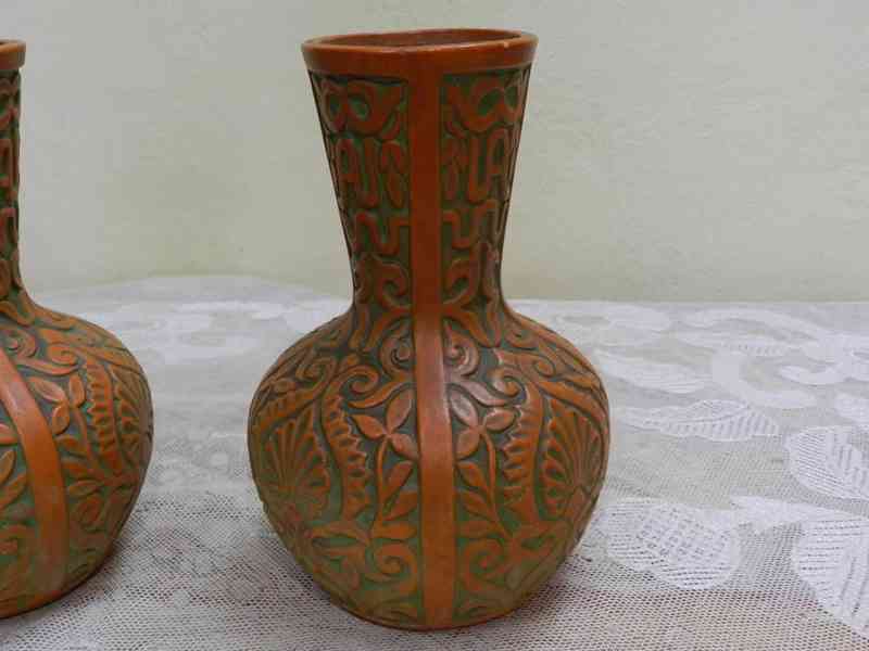 Zajímavé párové keramické Vázy reliéf Johann Maresch Mareš - foto 4