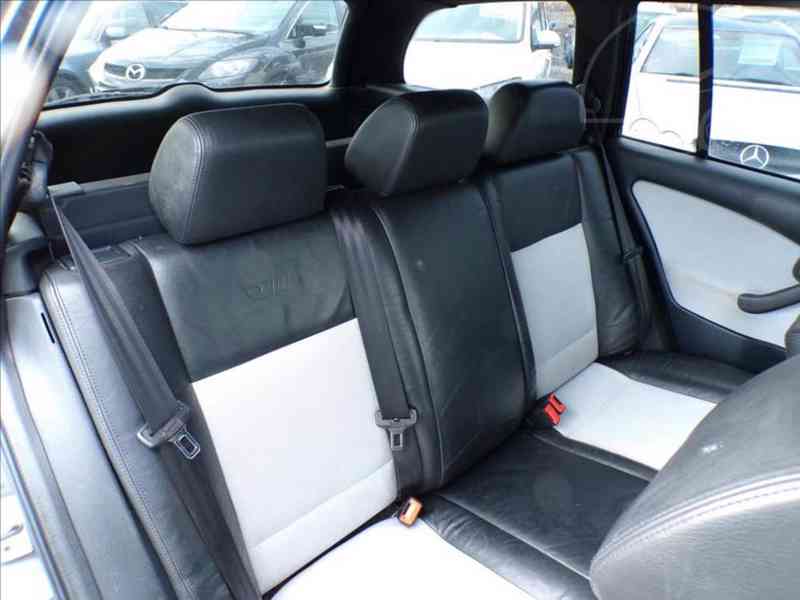 Škoda Octavia 1,8 RS-TURBO 132 kW XENONY - foto 10