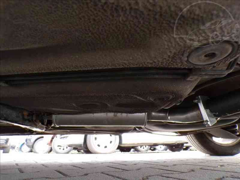 Škoda Octavia 1,8 RS-TURBO 132 kW XENONY - foto 16