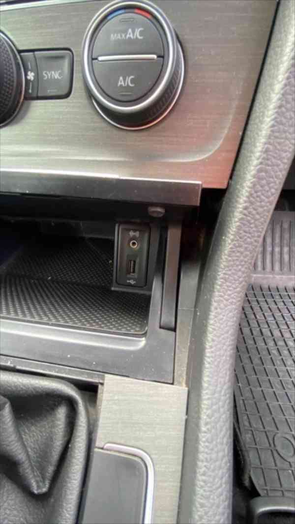Volkswagen Golf 1,4   TSI, 90 kW, r.v. 11/2013 - foto 6