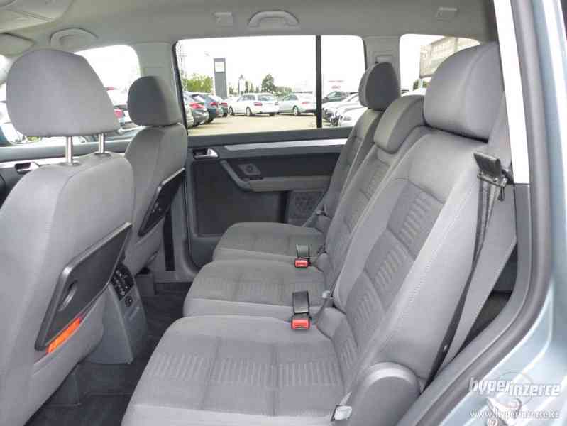Volkswagen VW Touran 1.9 TDI Highline - foto 6