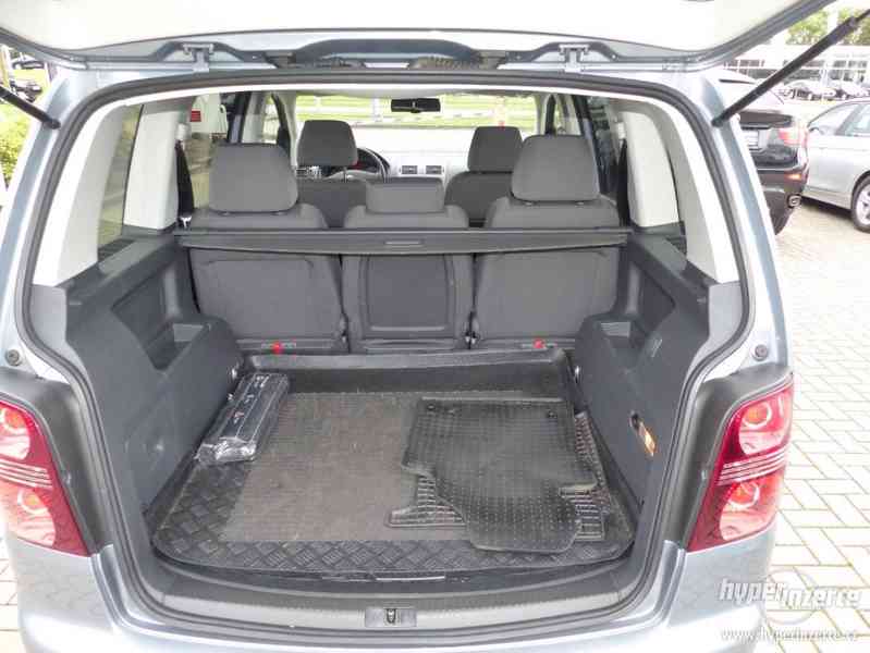 Volkswagen VW Touran 1.9 TDI Highline - foto 8