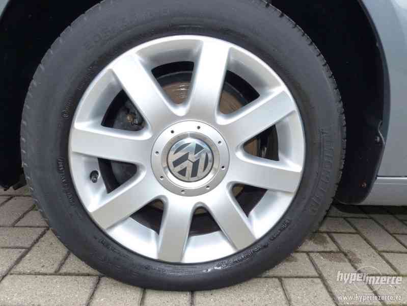 Volkswagen VW Touran 1.9 TDI Highline - foto 11