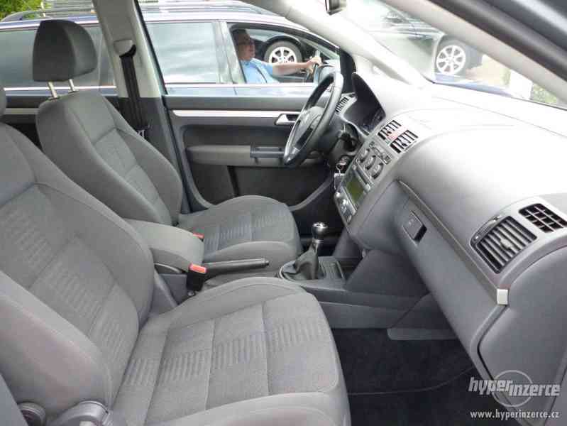 Volkswagen VW Touran 1.9 TDI Highline - foto 16