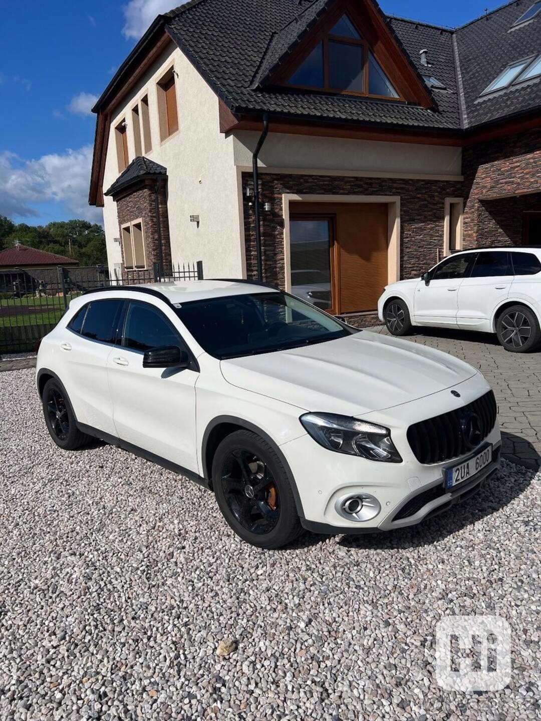 Mercedes-Benz GLA 180 - foto 1