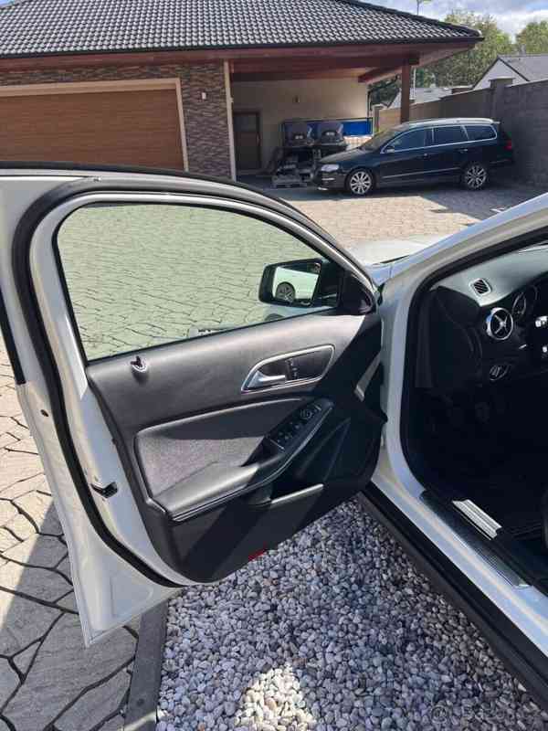 Mercedes-Benz GLA 180 - foto 9