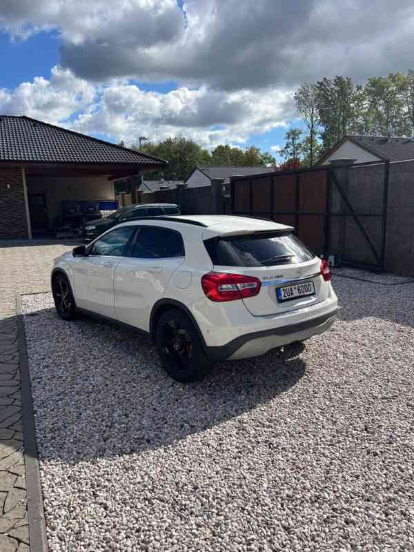 Mercedes-Benz GLA 180 - foto 6