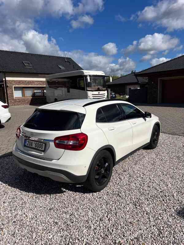 Mercedes-Benz GLA 180 - foto 7