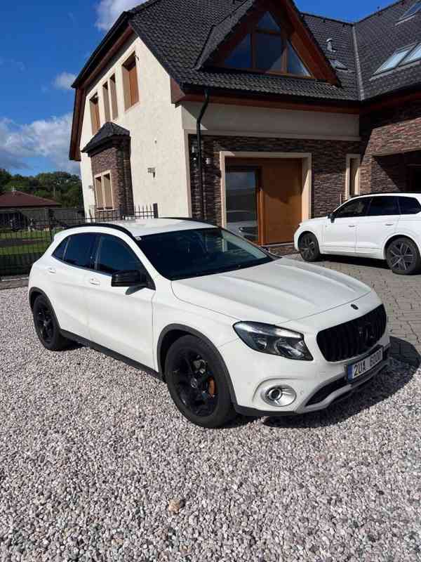 Mercedes-Benz GLA 180 - foto 1