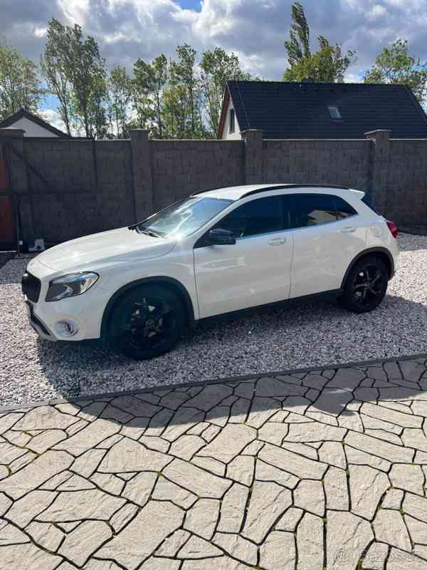 Mercedes-Benz GLA 180 - foto 2