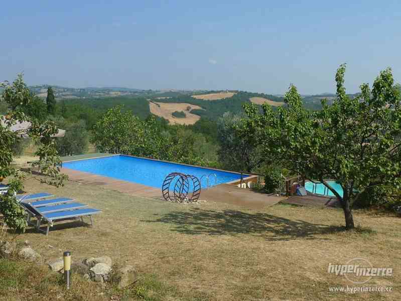Toskánsko-Dům s bazénem, zahrada v okolí Sieny, klidné místo