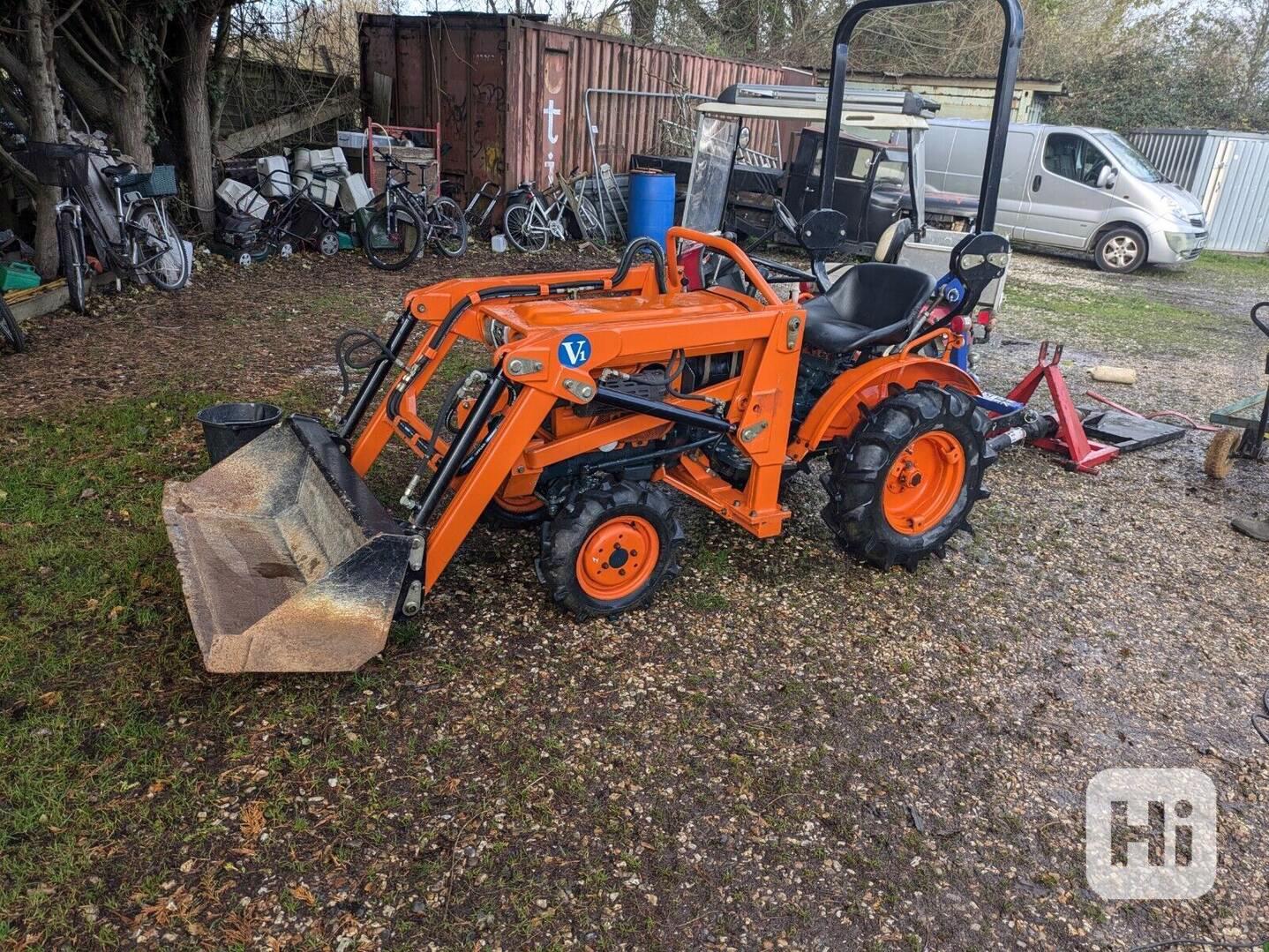 Traktor Kubota B55-100 4WD - foto 1