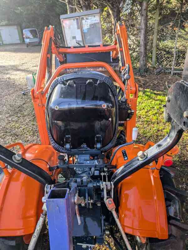 Traktor Kubota B55-100 4WD - foto 5