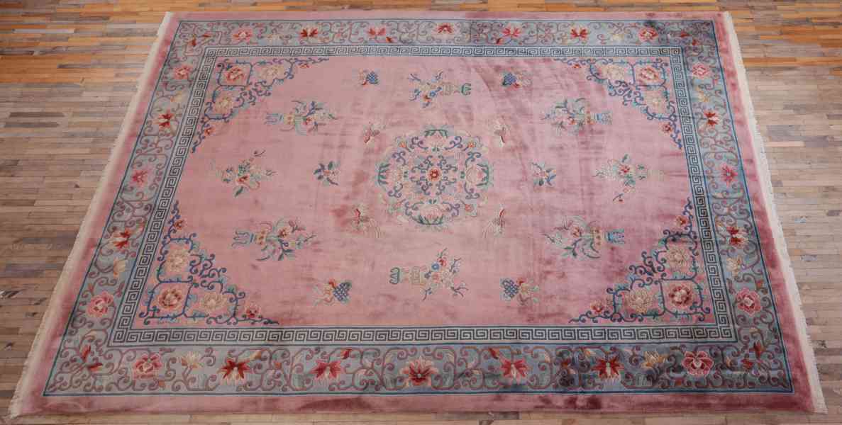 Čínský růžový koberec vlněný 352 X 244 cm - foto 2