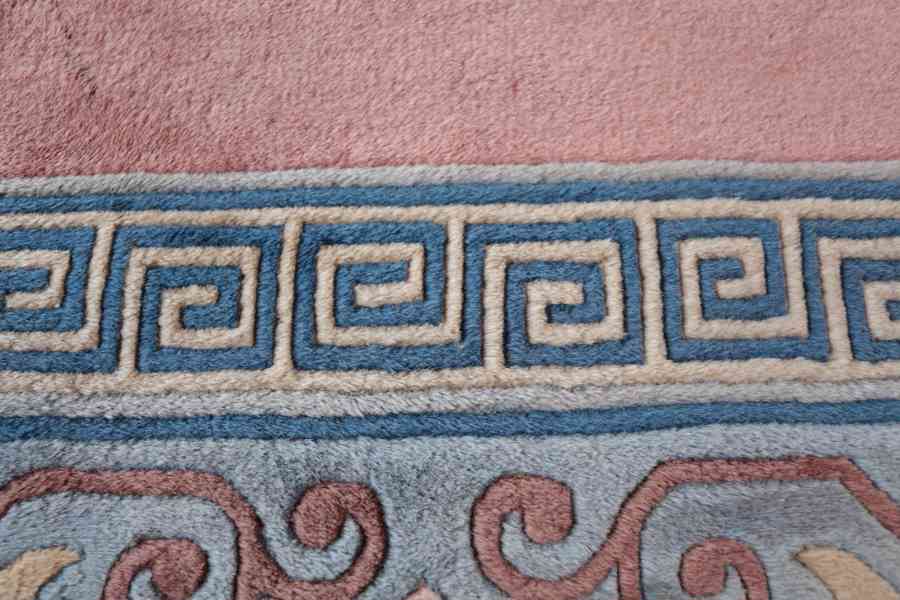 Čínský růžový koberec vlněný 352 X 244 cm - foto 5
