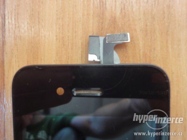 Použitý LCD na iPhone 4, Na sklíčku jsou drobné vláskovité š - foto 3