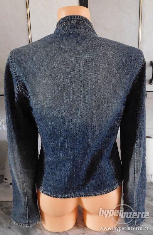 Krásná značková riflová bunda se zipy - foto 3