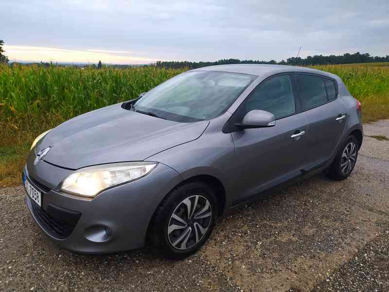 RENAULT MEGANE 2010 1.5HB  - foto 12