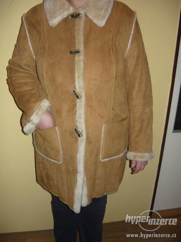 světle hnědý kabát - foto 1