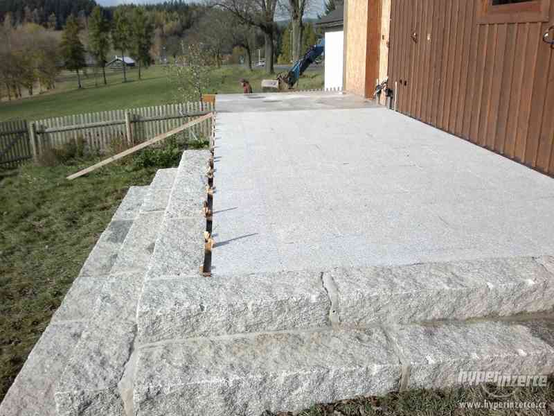 Přírodní kámen, ŽULA, kvádry 30x30x80-120 cm - foto 1
