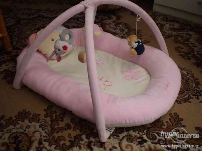 Hrací deka s hrazdičkou pro miminko BABY FEHN - foto 2