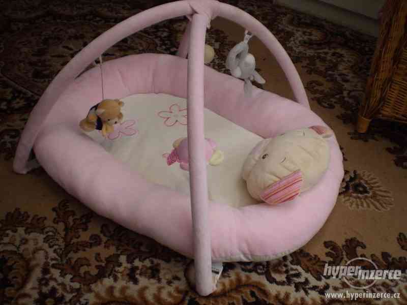 Hrací deka s hrazdičkou pro miminko BABY FEHN - foto 4