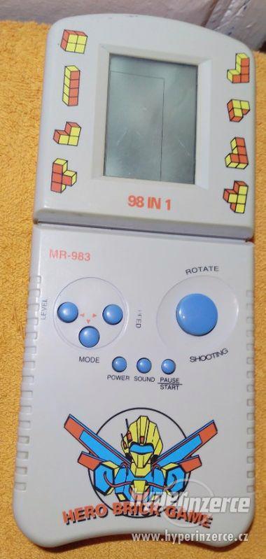 3x Kalkulačka +2x Tetris +Geomag +CD přehrávač - foto 13