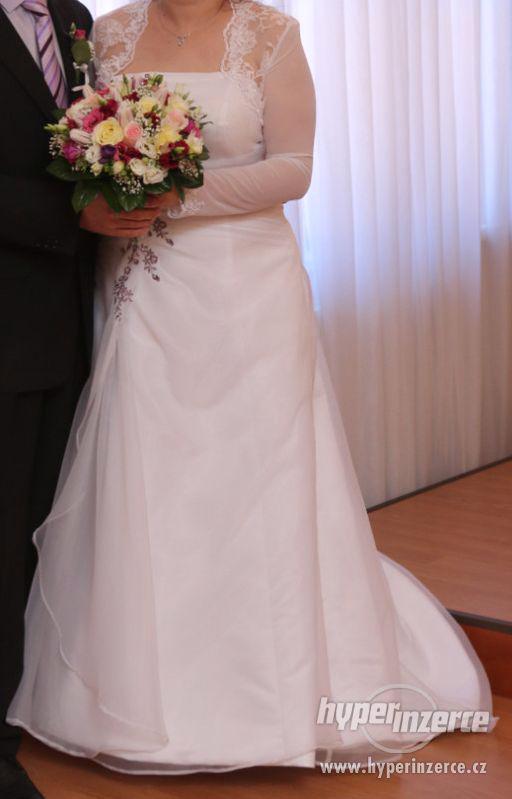 Svatební šaty