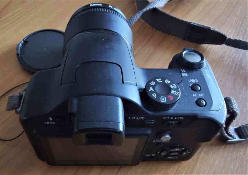 Panasonic DMC FZ7 stabilizovaný ultrazoom fotoaparát - foto 4