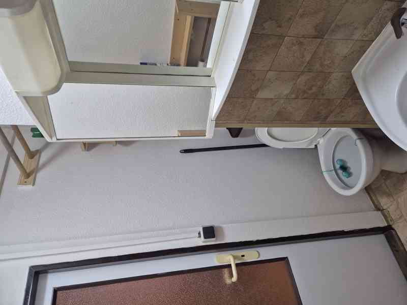 Pronájem bytu 1+kk v Jinočanech u Prahy 5 - foto 4