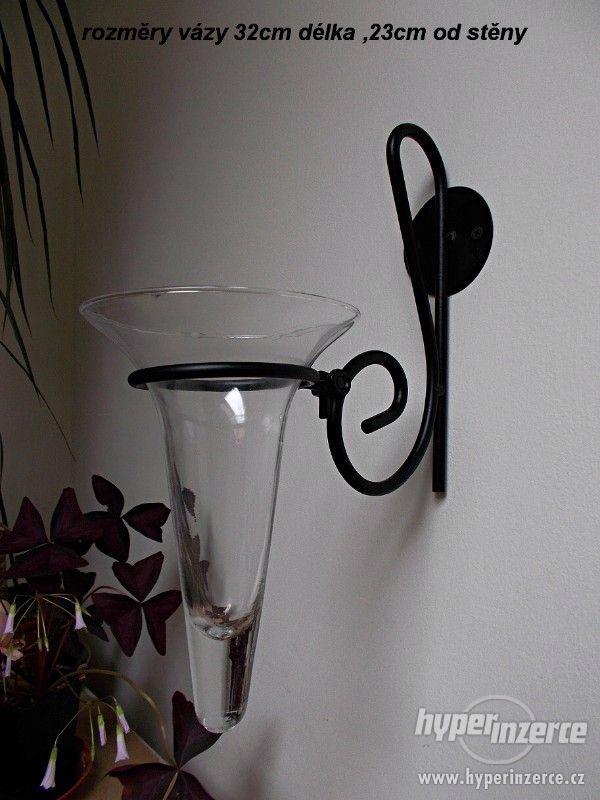Závěsná váza. Kov + sklo, sleva 60% - foto 1