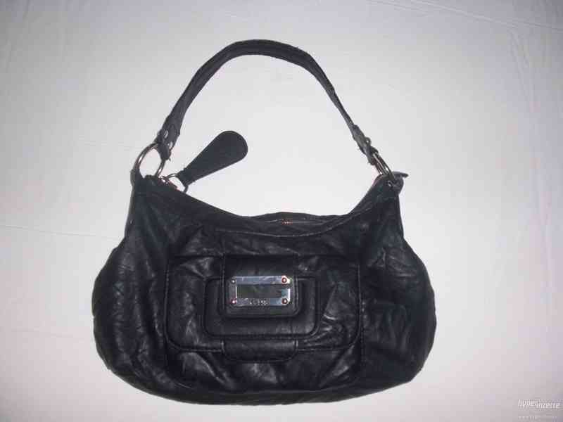 Černá kabelka Guess - foto 2