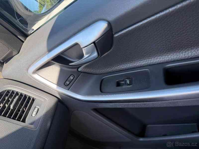 Volvo XC60 2,4   D5, r.v.2009 - foto 14