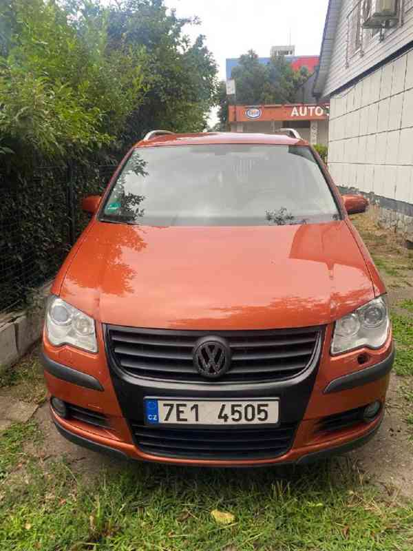 Prodám Volkswagen TOURAN CROSS LEHCE ZVÝŠENÁ TERÉNNÍ VERZE  - foto 8