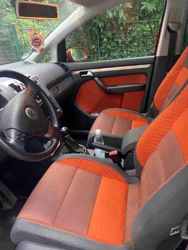 Prodám Volkswagen TOURAN CROSS LEHCE ZVÝŠENÁ TERÉNNÍ VERZE  - foto 4