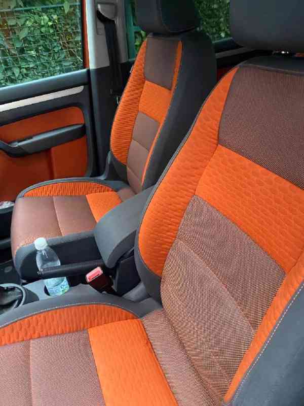 Prodám Volkswagen TOURAN CROSS LEHCE ZVÝŠENÁ TERÉNNÍ VERZE  - foto 9