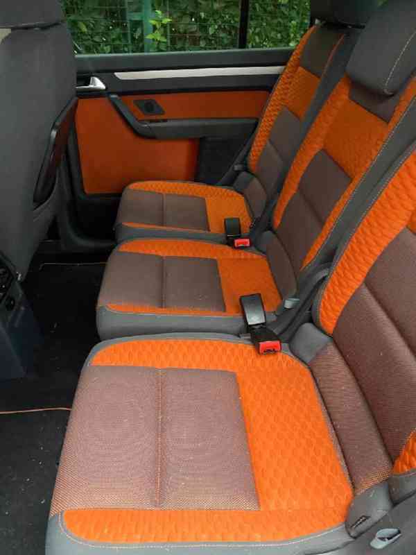 Prodám Volkswagen TOURAN CROSS LEHCE ZVÝŠENÁ TERÉNNÍ VERZE  - foto 5