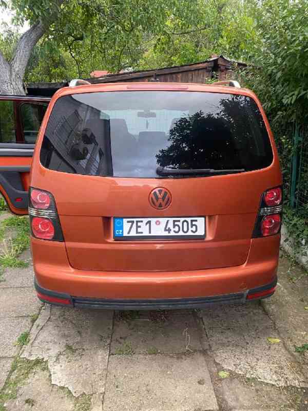 Prodám Volkswagen TOURAN CROSS LEHCE ZVÝŠENÁ TERÉNNÍ VERZE  - foto 7