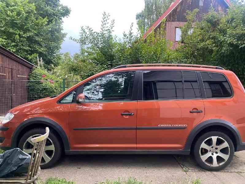 Prodám Volkswagen TOURAN CROSS LEHCE ZVÝŠENÁ TERÉNNÍ VERZE - foto 1
