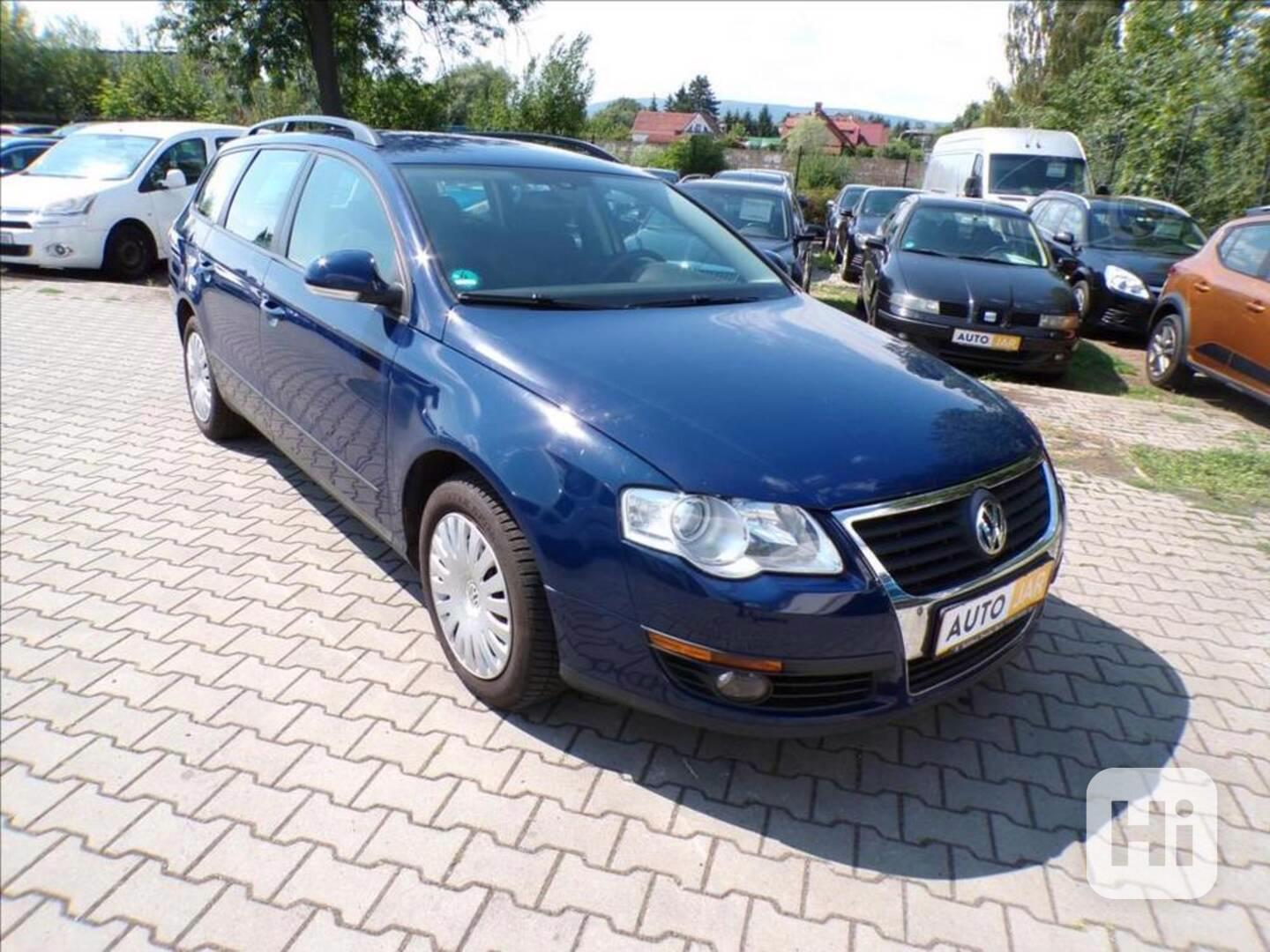 Volkswagen Passat 1,6 FSI - foto 1