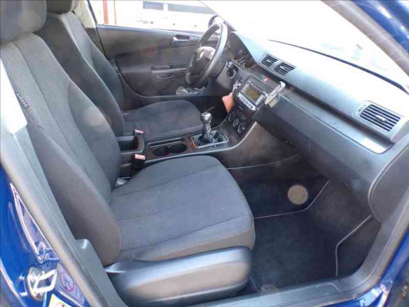 Volkswagen Passat 1,6 FSI - foto 11