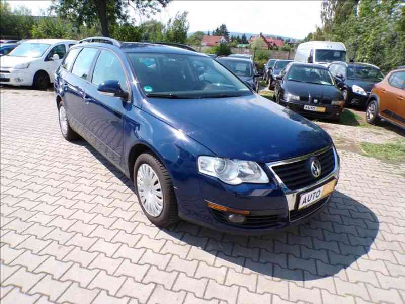 Volkswagen Passat 1,6 FSI - foto 1