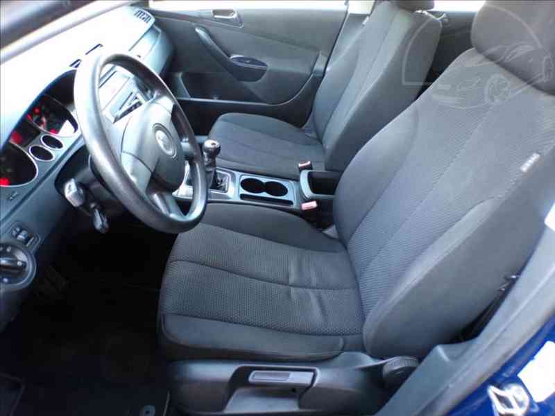 Volkswagen Passat 1,6 FSI - foto 7