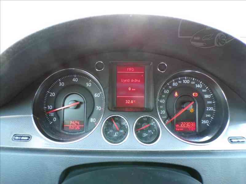 Volkswagen Passat 1,6 FSI - foto 6