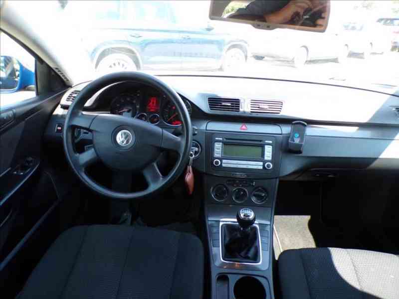 Volkswagen Passat 1,6 FSI - foto 5