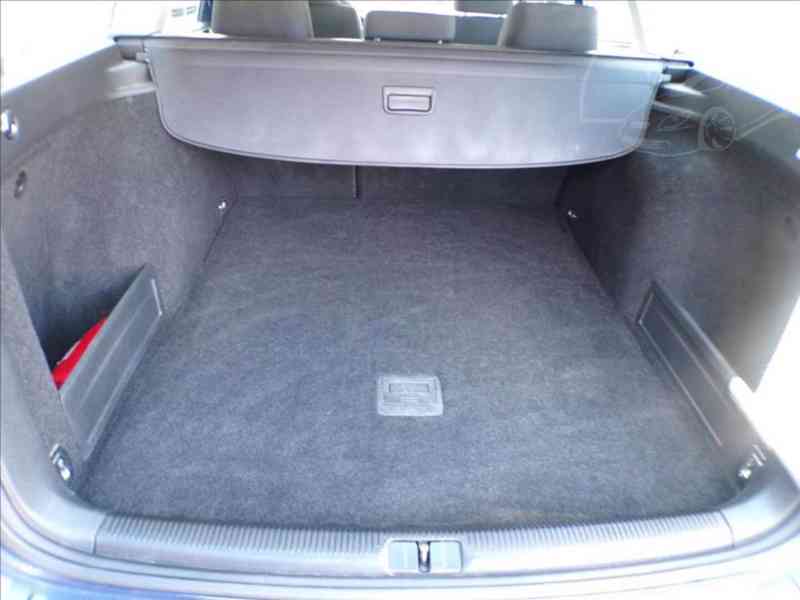 Volkswagen Passat 1,6 FSI - foto 9
