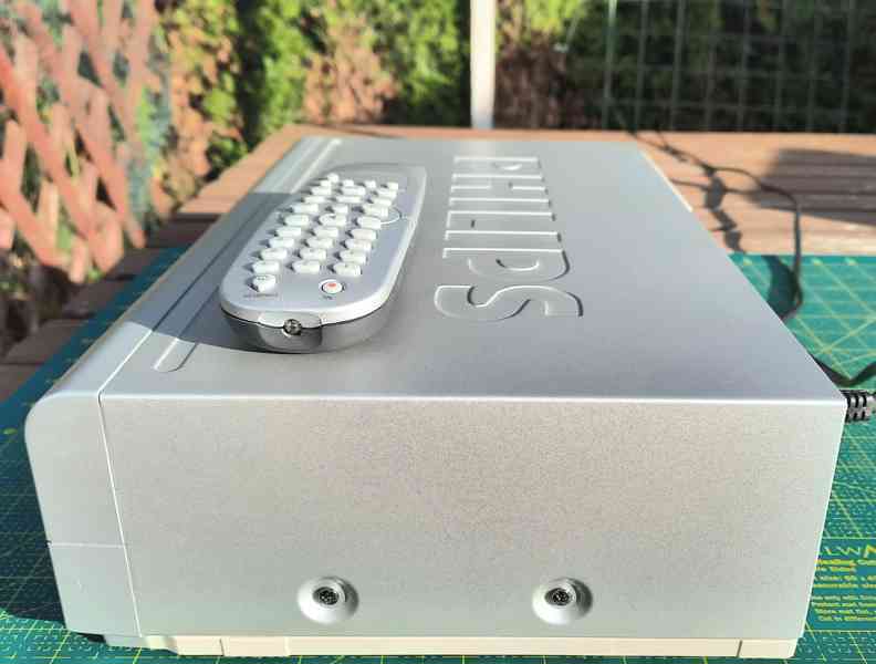 Philips VR540/58: 6-hlavý HIFI VCR s D.O. - stříbrný - foto 3