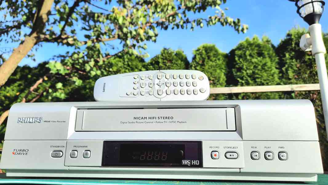 Philips VR540/58: 6-hlavý HIFI VCR s D.O. - stříbrný