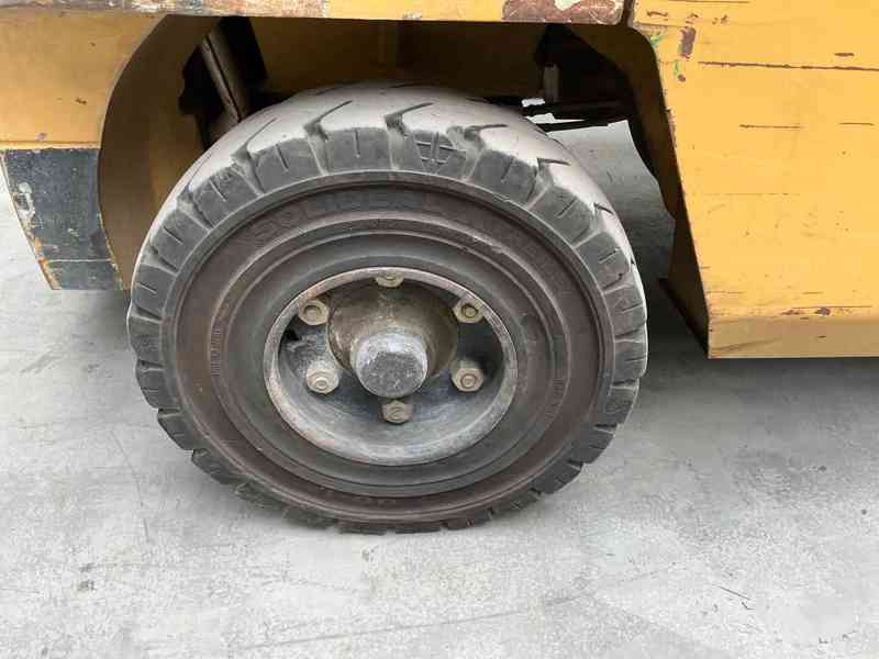 Vysokozdvižný vozík Caterpillar GP45K z roku 2006 - foto 5